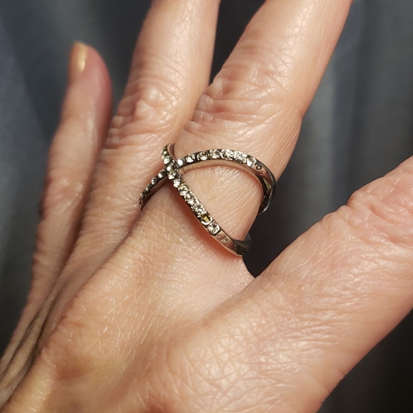 Rhodium plated and CZ ring - Picture 3 of 5